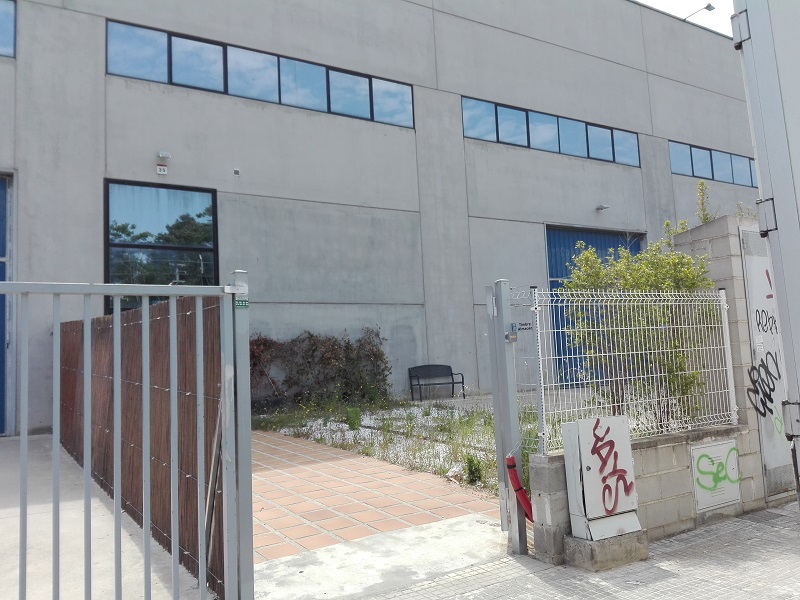 GAVÀ. POLIGÓN INDUSTRIAL LA POST PB: 679m² 1ºPl: 292m² Patio: 187m²
